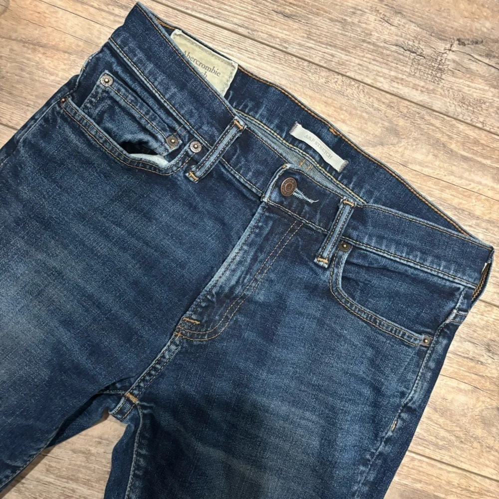 Abercrombie & Fitch Mens Distressed Blue Skinny Jeans Size 31 X 32